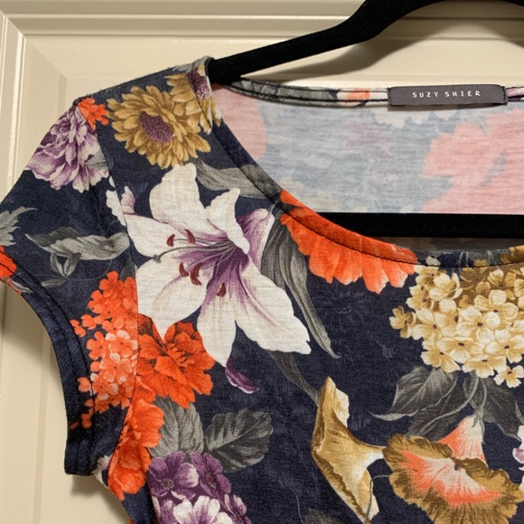 Tight body flower dress - Picture 1 of 5